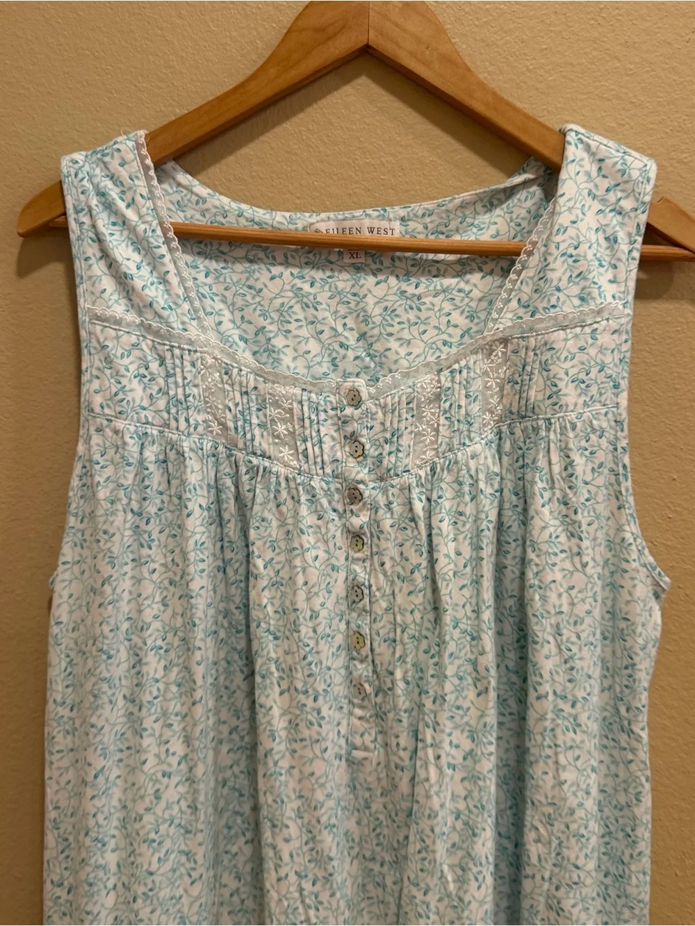 Eileen West soft sleeveless